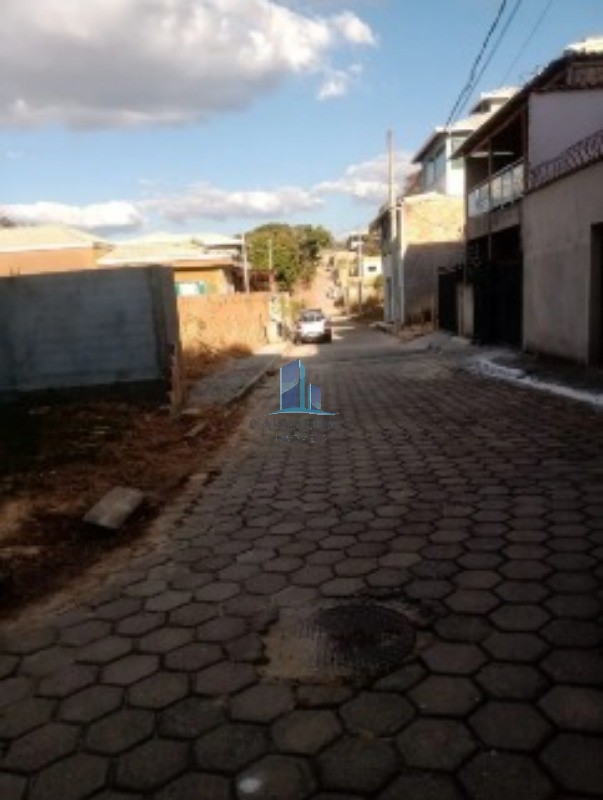 Imperdível casa à venda em Contagem-MG, bairro Colonial - 2 quartos, 1 suíte, 2 banheiros, 3 vagas, 120m²!