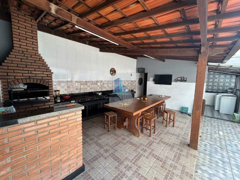 Casa, 4 quartos, 238 m² - Foto 2