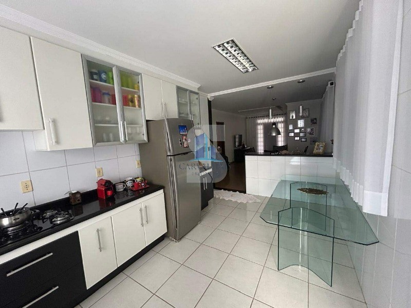 Casa, 4 quartos, 238 m² - Foto 3