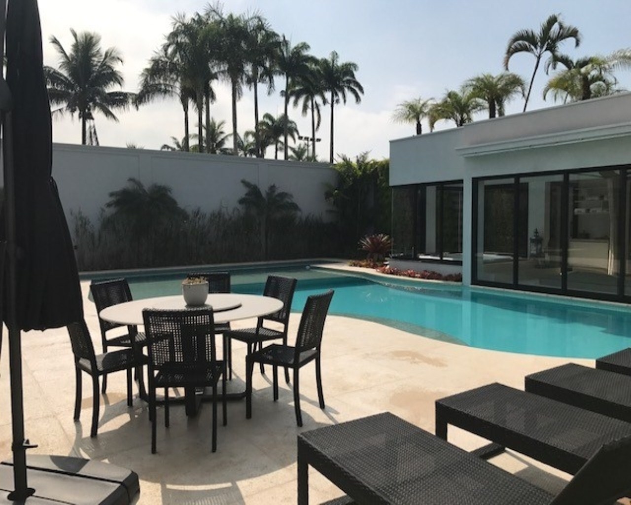Casa de Condomínio à venda com 8 quartos, 750m² - Foto 1