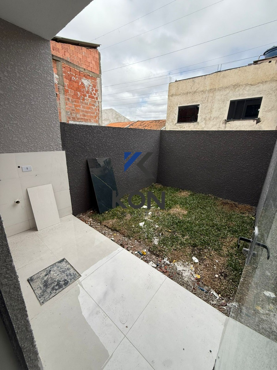 Sobrado de frente para a rua excelente oportunidade no tatuq