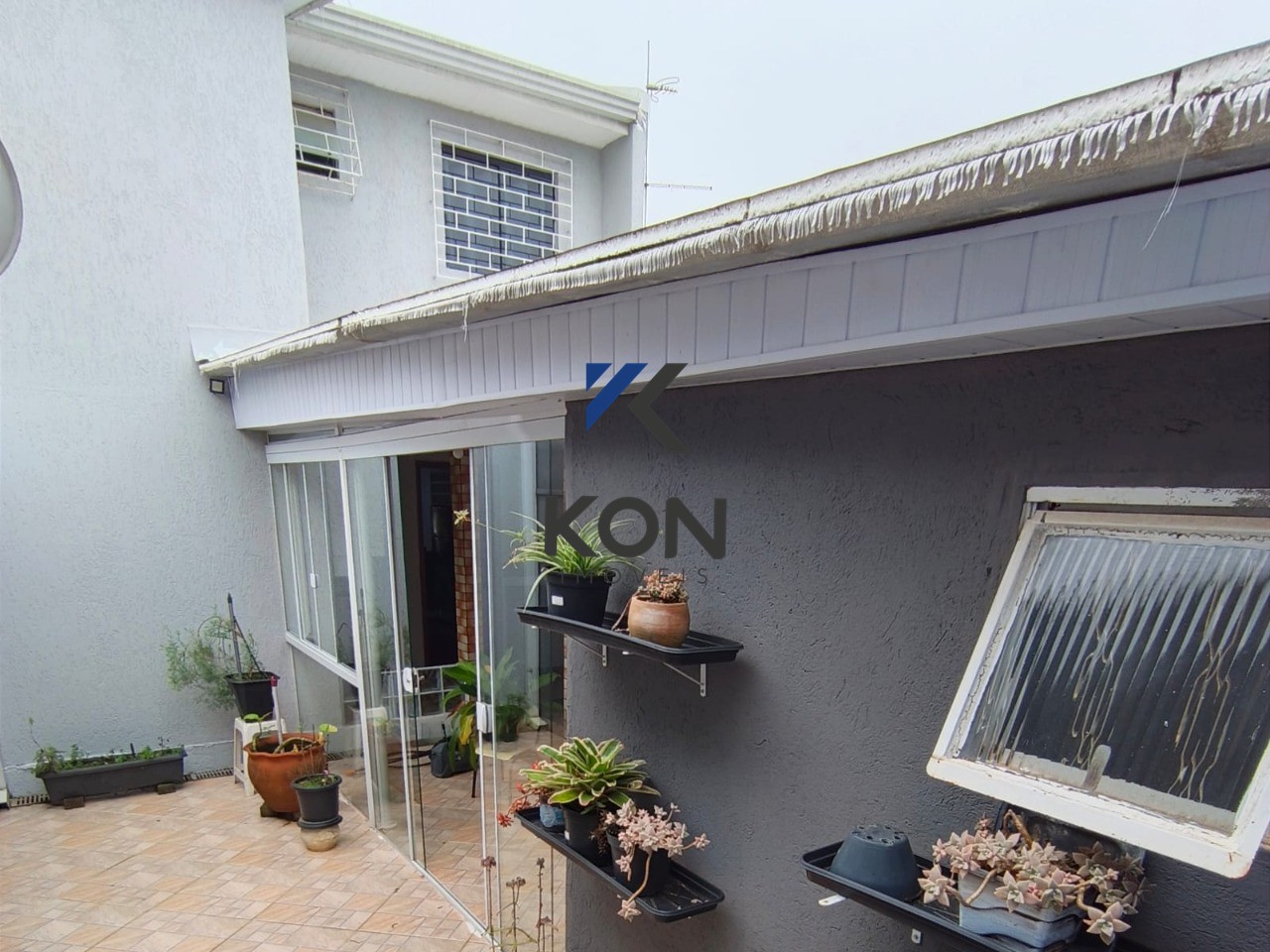 Sobrado à venda em Fazenda Rio Grande-PR, Bairro Gralha Azul: 3 quartos, 2 suítes, 3 salas, 3 banheiros, 2 vagas e 175m²!