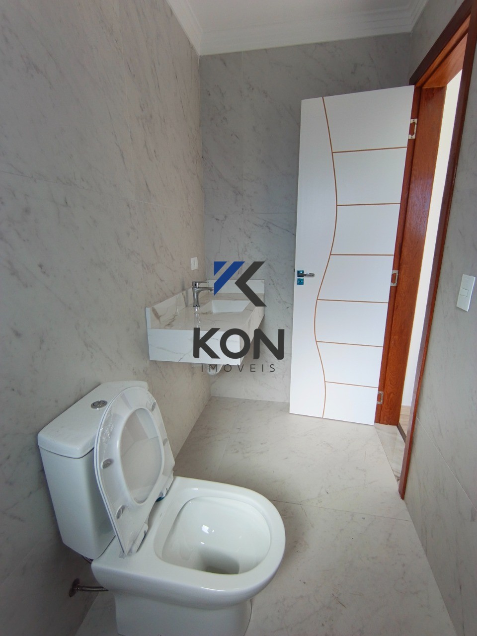 Casa à Venda em Fazenda Rio Grande 3 Quartos, Suíte, Área Gourmet e 160m²