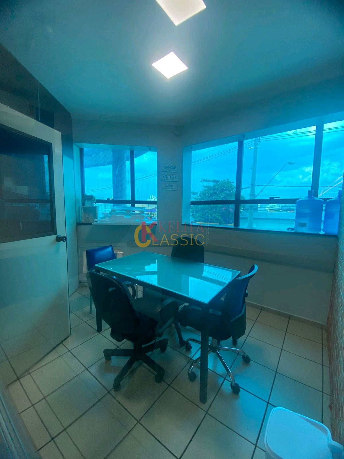 Oportunidade Única: Sala Comercial Pronta e Equipada para Seu Negócio ou Investimento!