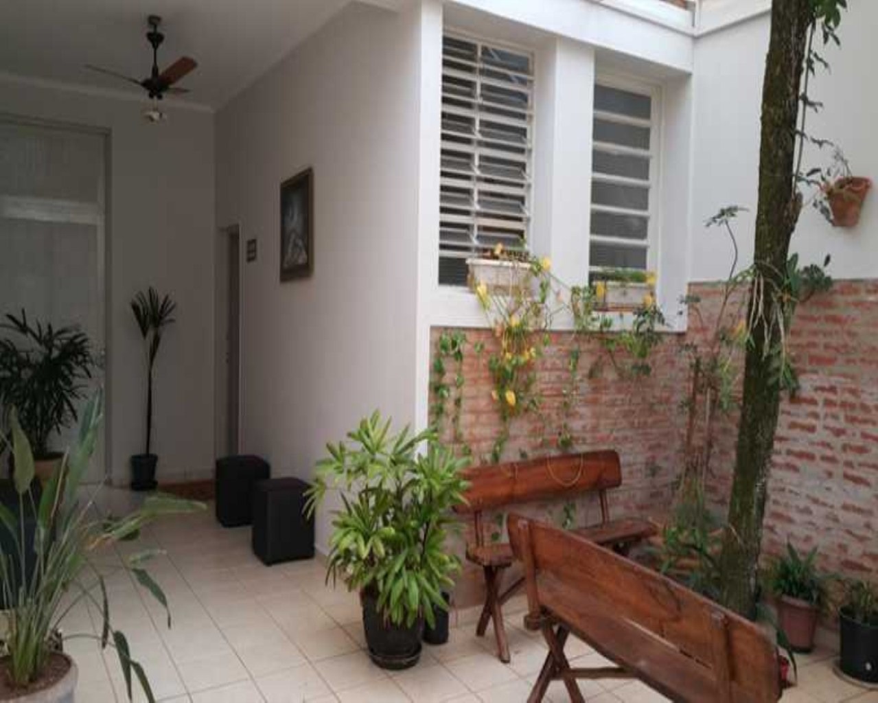 SOBRADO INCRÍVEL, COM 180m², 4 DORMITÓRIOS (SENDO 1 SUÍTE), 2 SALAS, 2 VAGAS DE GARAGEM, NO BAIRRO JARDIM MACÊDO EM  RIBEIRÃO PRETO-SP