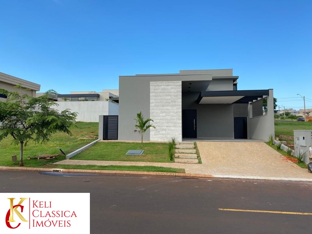 Casa disponível para venda: Possui três suites uma com closet e todas com persiana blackout, sala com pé direito duplo e piscina aquecida.