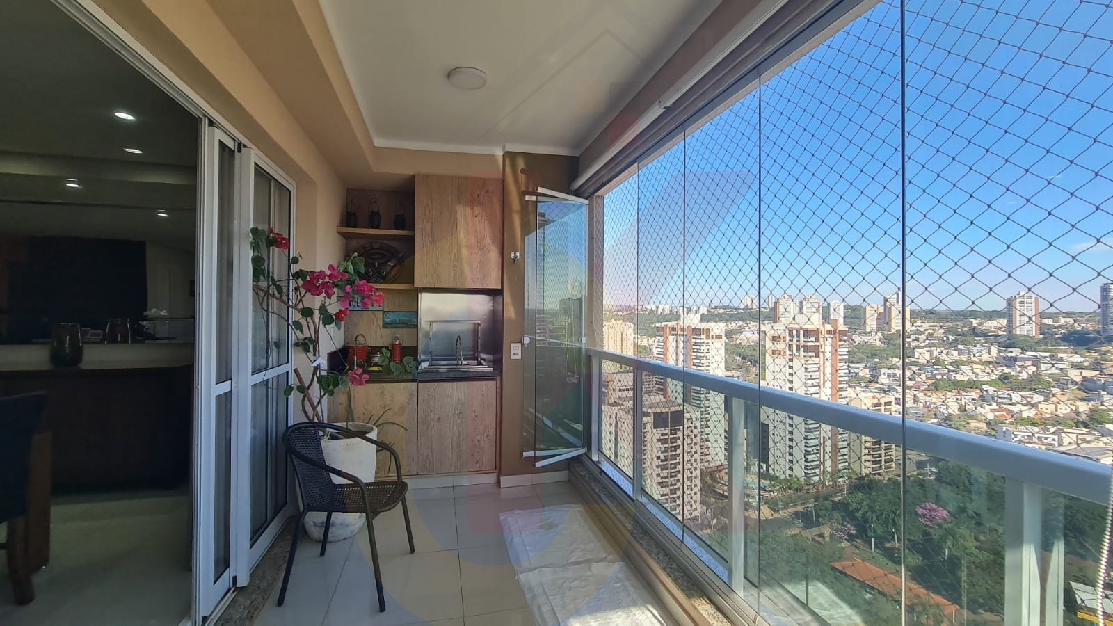 Venda de Apartamento de Luxo no Jardim Botânico, Ribeirão Preto-SP: 3 quartos, 1 suíte, 3 salas, 4 banheiros, 2 vagas, 124m².