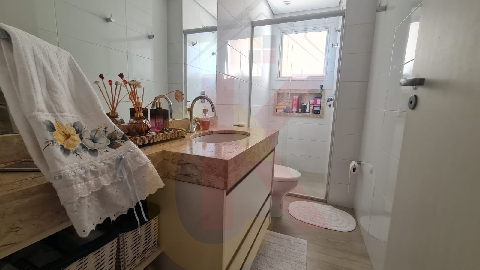 Venda de Apartamento de Luxo no Jardim Botânico, Ribeirão Preto-SP: 3 quartos, 1 suíte, 3 salas, 4 banheiros, 2 vagas, 124m².