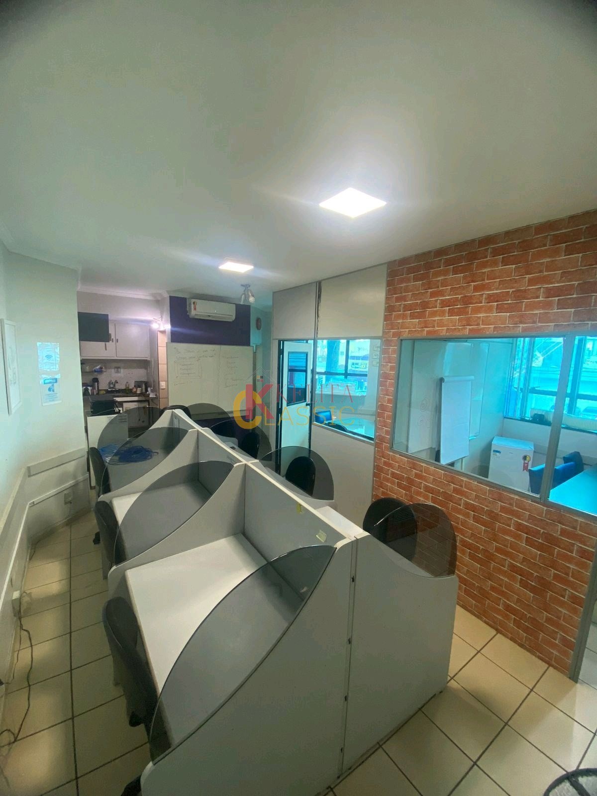 Oportunidade Única: Sala Comercial Pronta e Equipada para Seu Negócio ou Investimento!