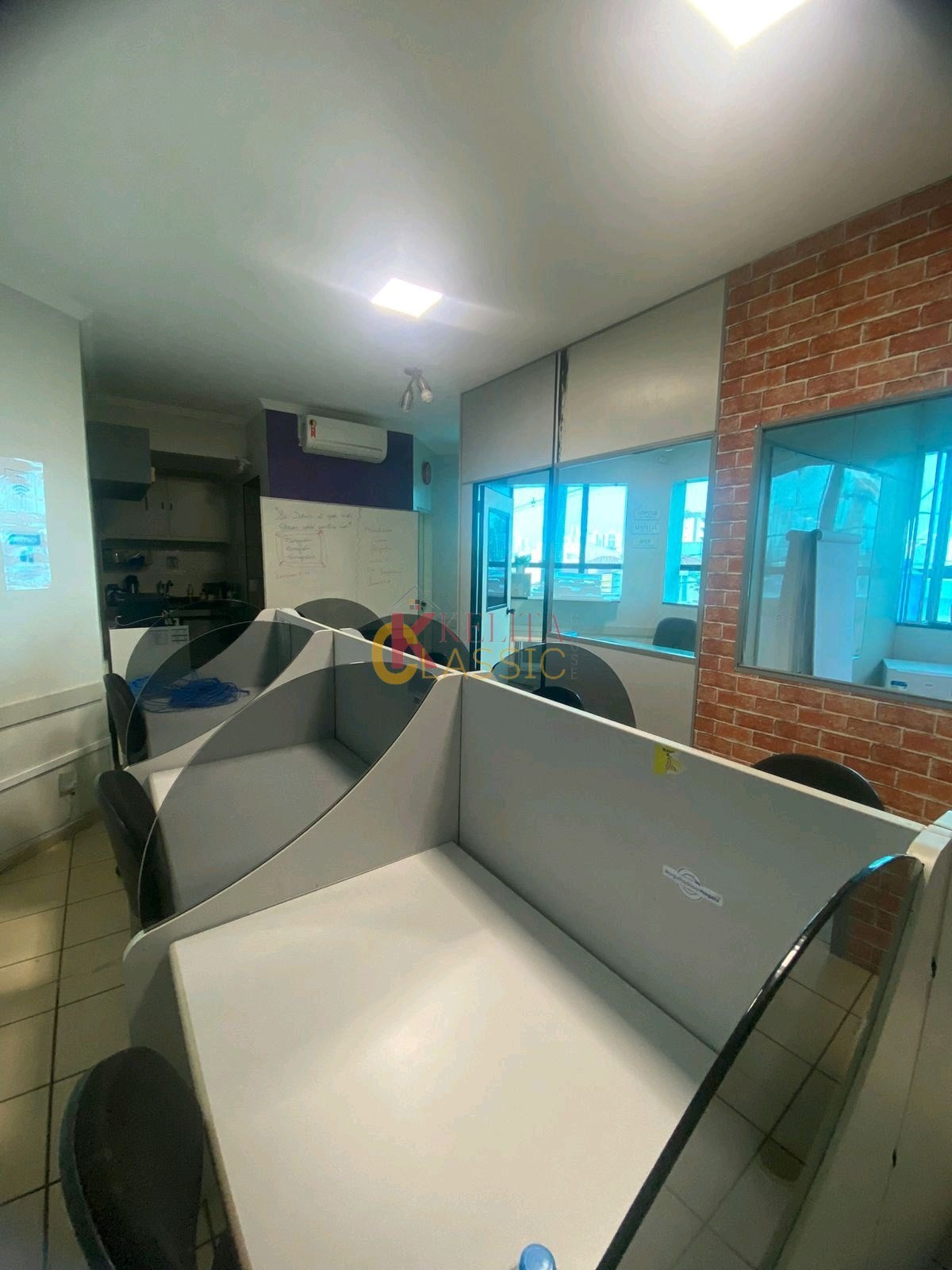 Oportunidade Única: Sala Comercial Pronta e Equipada para Seu Negócio ou Investimento!