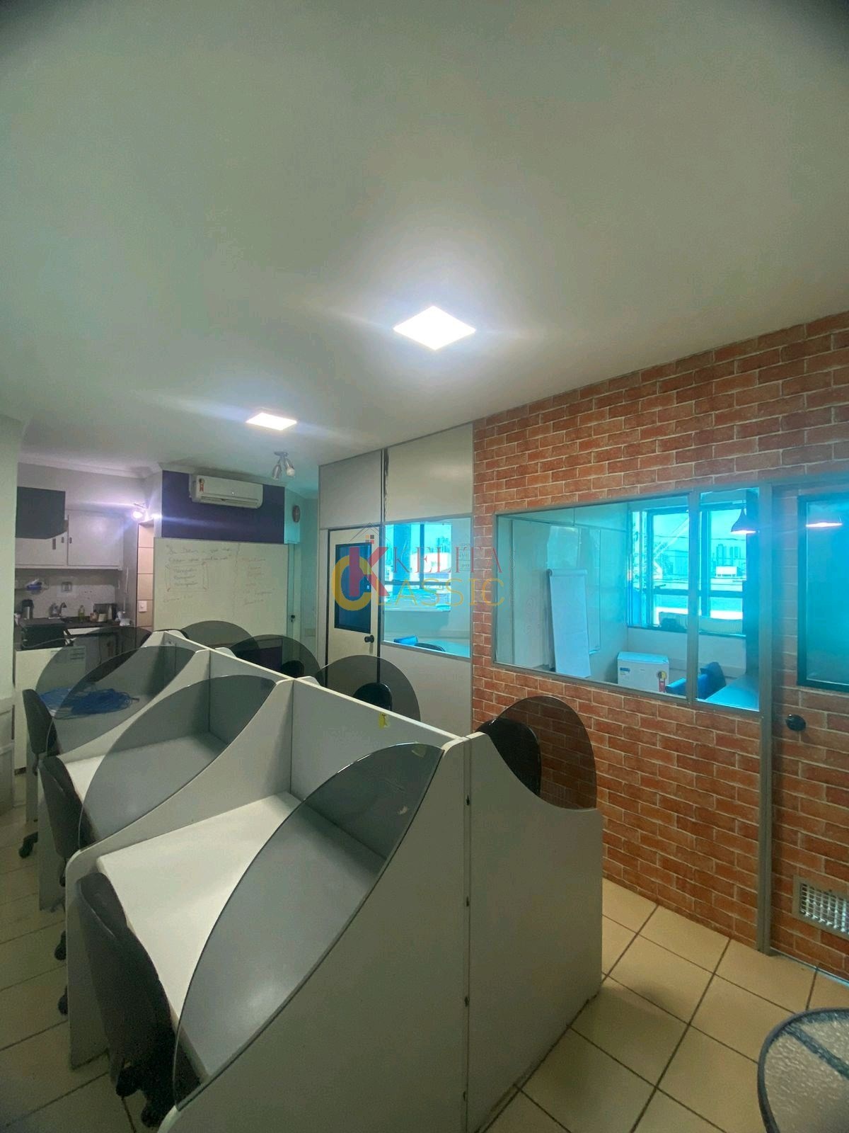 Oportunidade Única: Sala Comercial Pronta e Equipada para Seu Negócio ou Investimento!