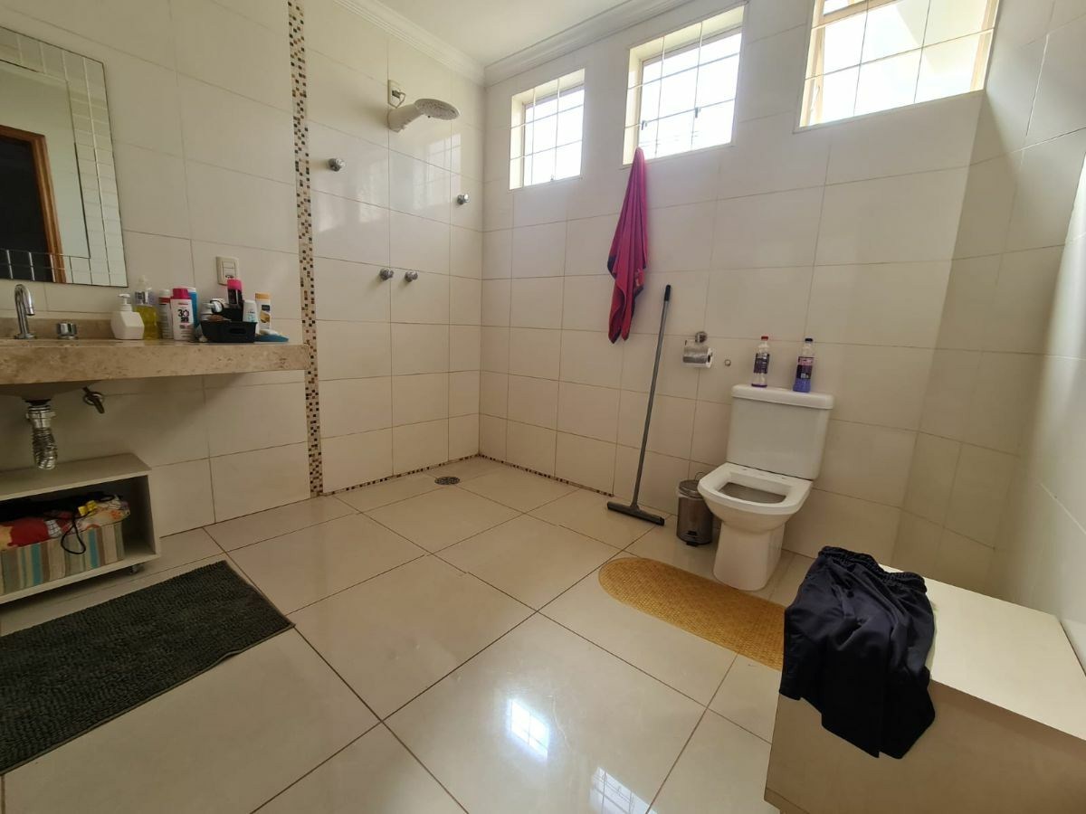 Imperdível: Casa à venda em Ribeirão Preto-SP, Jardim Itaú! 3 quartos, 1 suíte, 3 salas, 4 banheiros, 6 vagas, 424 m²!