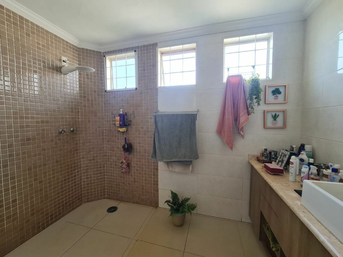 Imperdível: Casa à venda em Ribeirão Preto-SP, Jardim Itaú! 3 quartos, 1 suíte, 3 salas, 4 banheiros, 6 vagas, 424 m²!