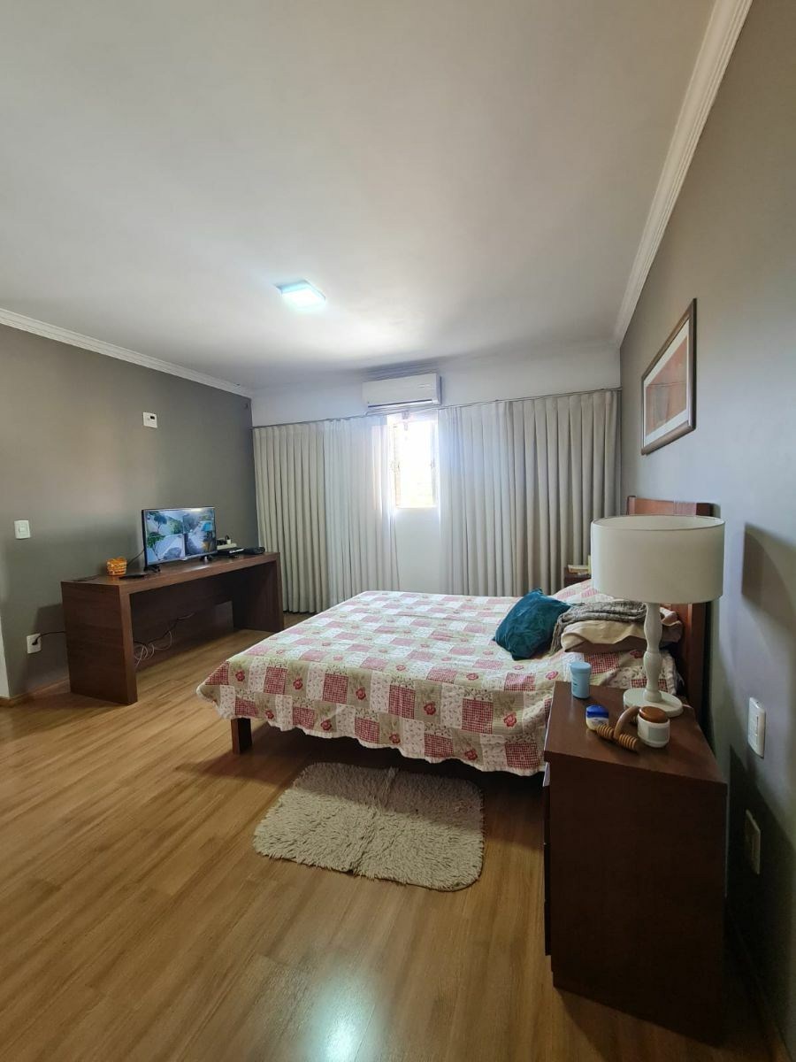 Imperdível: Casa à venda em Ribeirão Preto-SP, Jardim Itaú! 3 quartos, 1 suíte, 3 salas, 4 banheiros, 6 vagas, 424 m²!