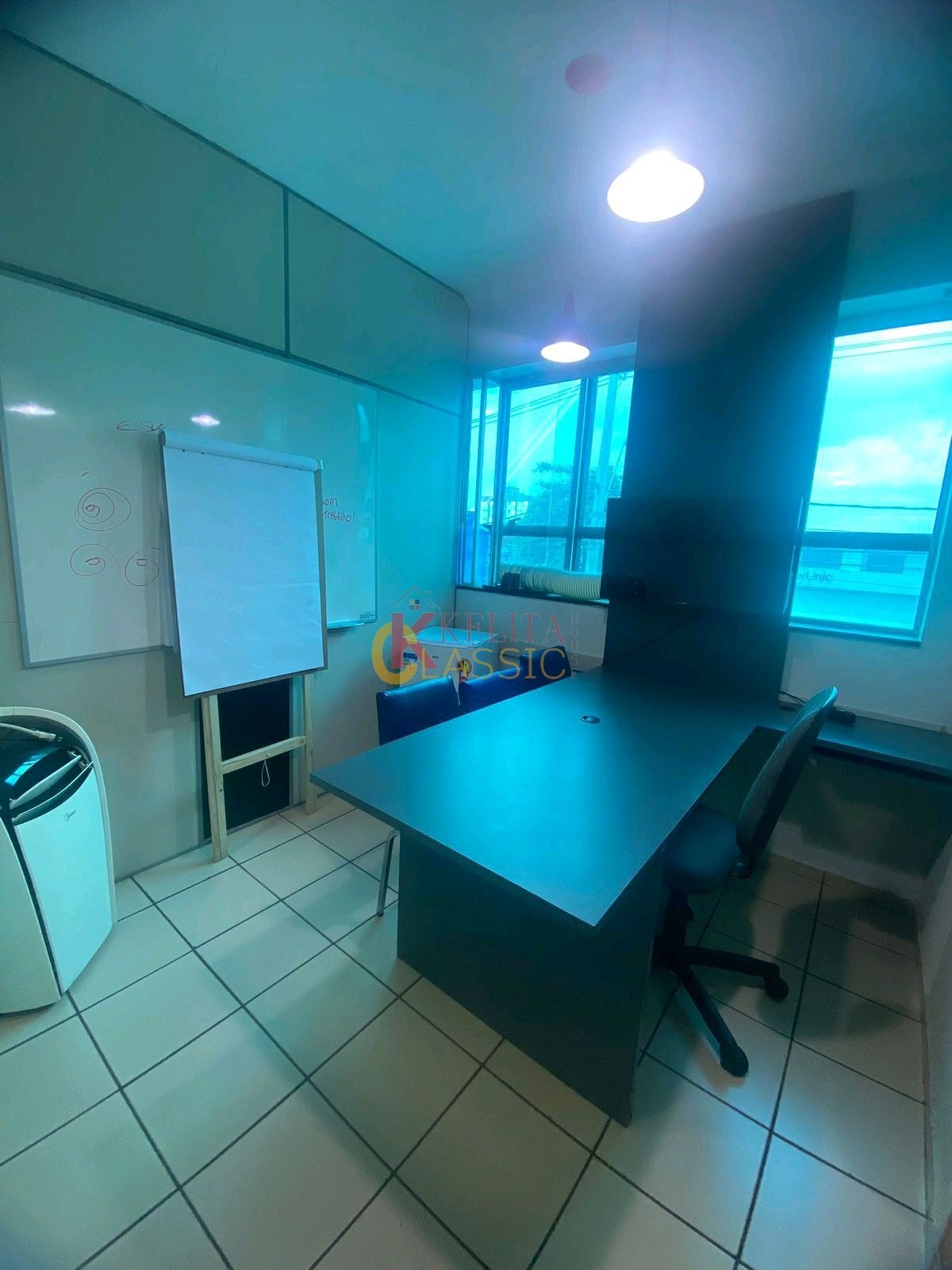 Oportunidade Única: Sala Comercial Pronta e Equipada para Seu Negócio ou Investimento!