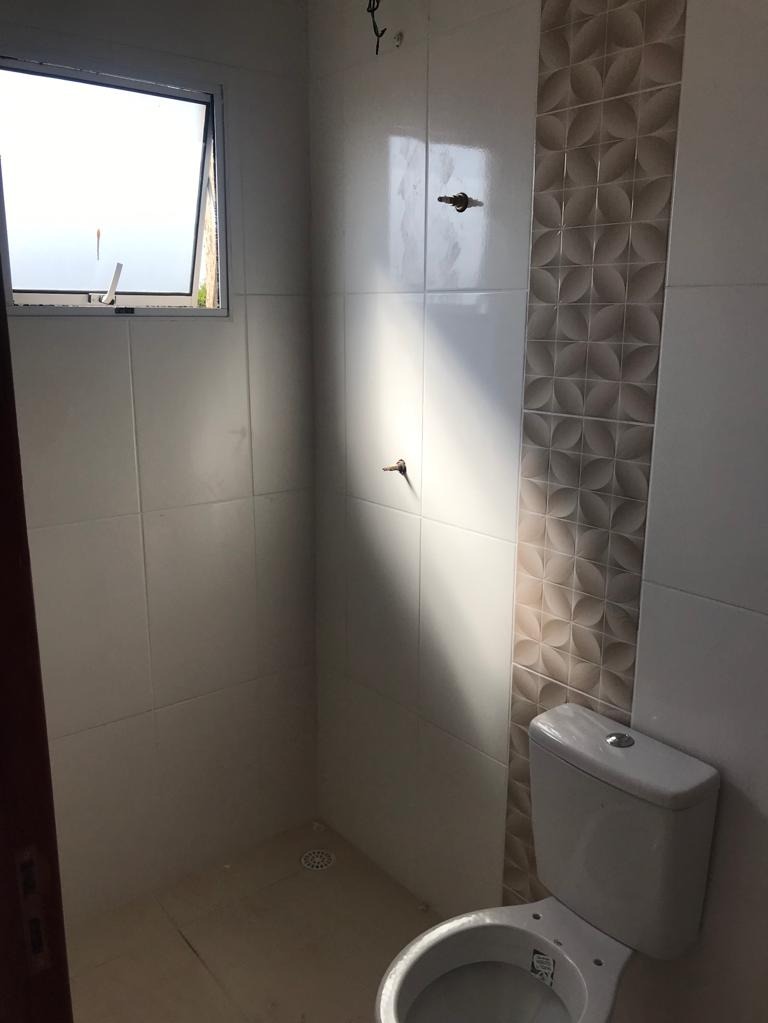Aconchegante Residência com 2 Dormitórios, Sala e Cozinha