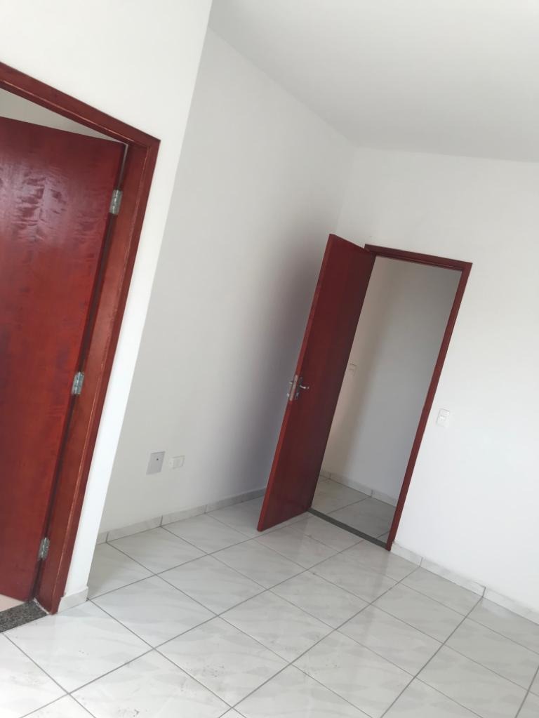 Aconchegante Residência com 2 Dormitórios, Sala e Cozinha