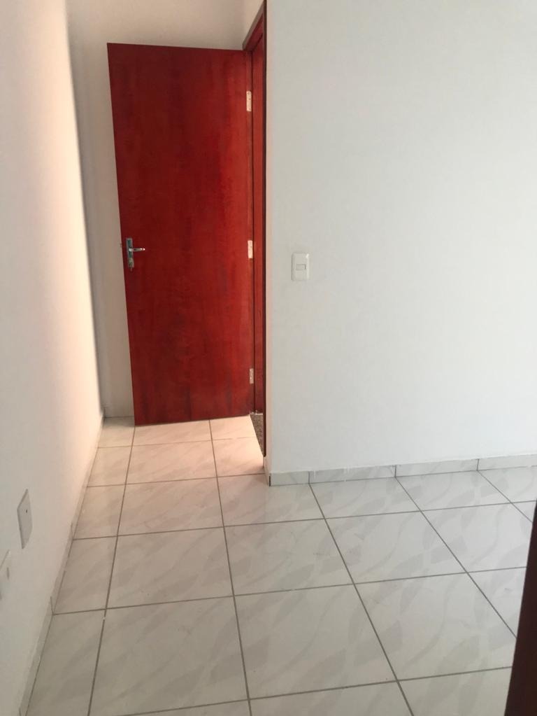 Aconchegante Residência com 2 Dormitórios, Sala e Cozinha
