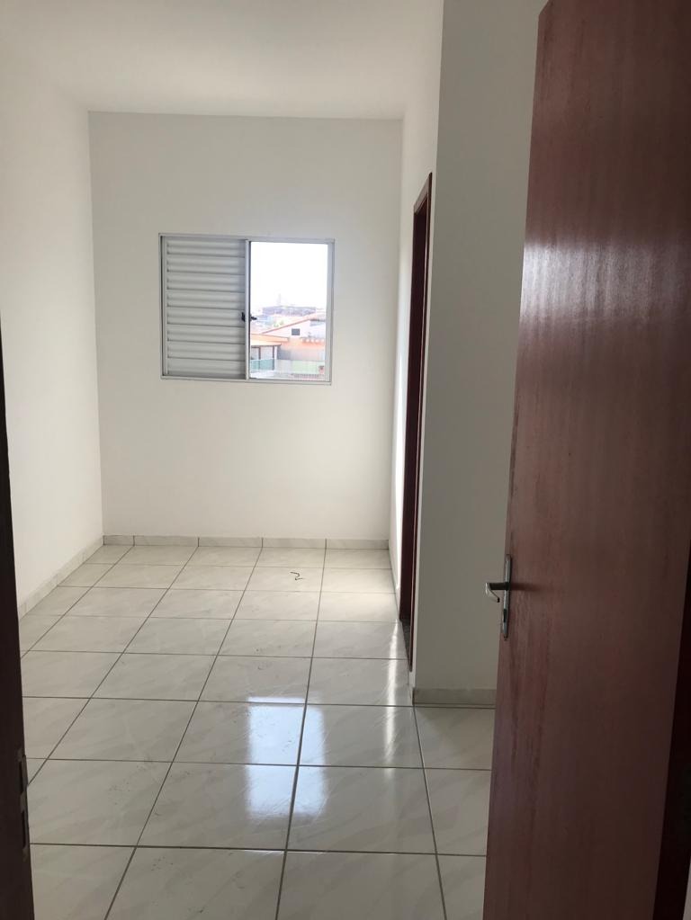 Aconchegante Residência com 2 Dormitórios, Sala e Cozinha
