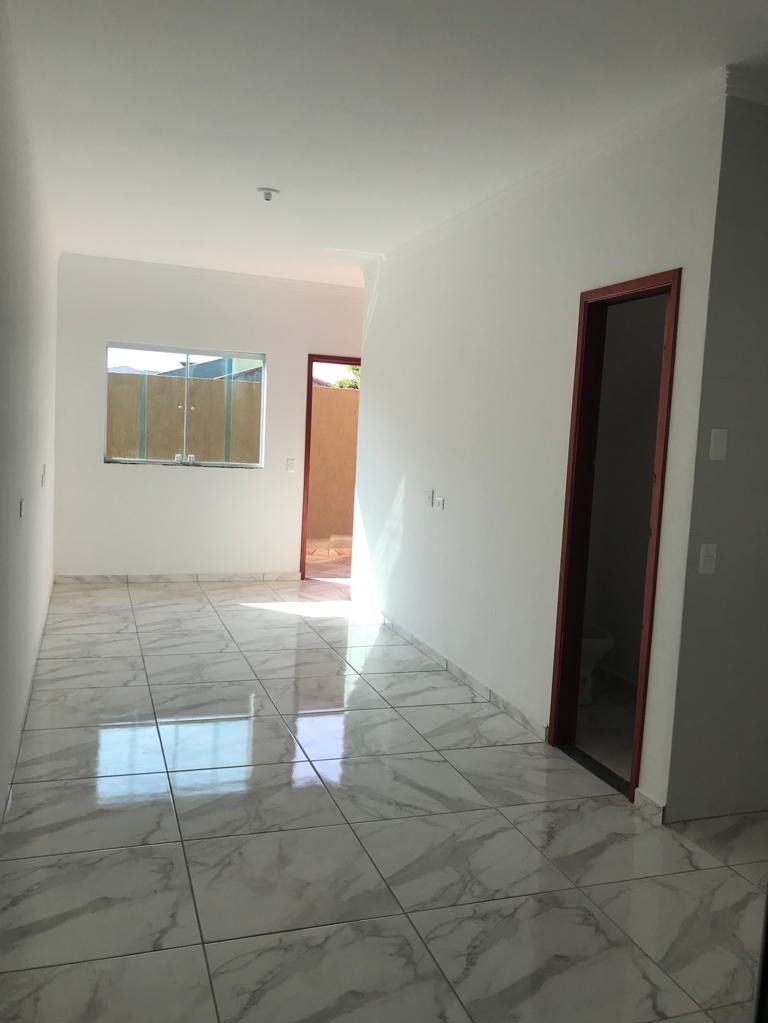 Aconchegante Residência com 2 Dormitórios, Sala e Cozinha