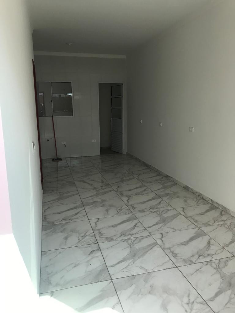 Aconchegante Residência com 2 Dormitórios, Sala e Cozinha