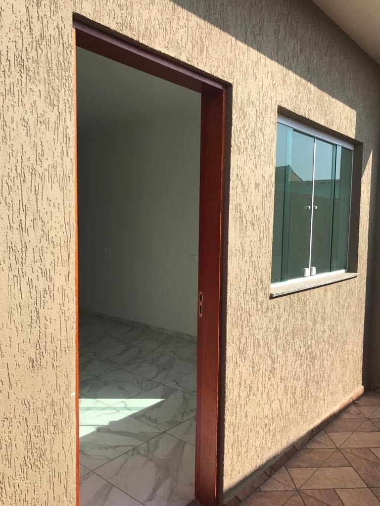 Aconchegante Residência com 2 Dormitórios, Sala e Cozinha
