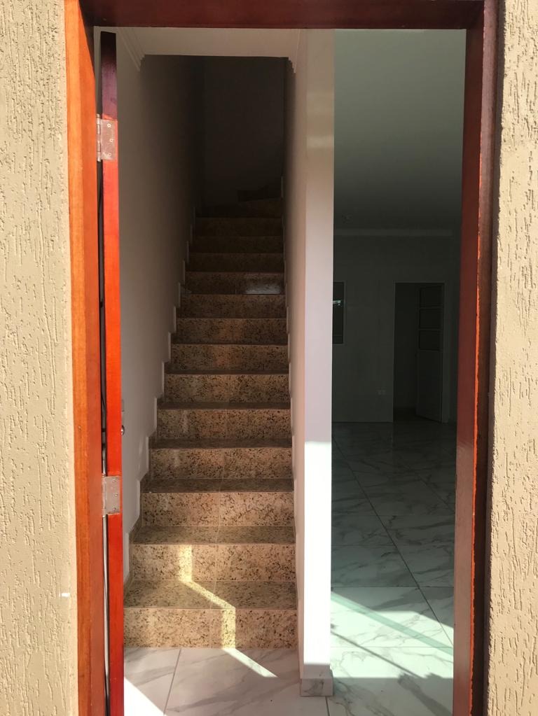 Aconchegante Residência com 2 Dormitórios, Sala e Cozinha
