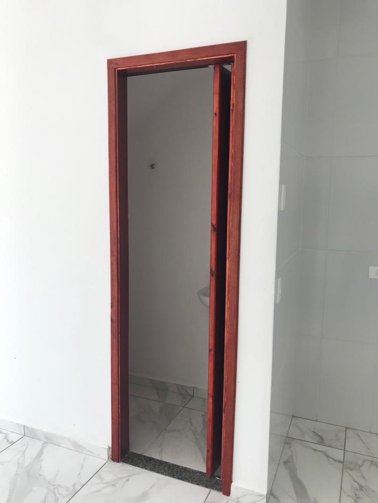 Aconchegante Residência com 2 Dormitórios, Sala e Cozinha