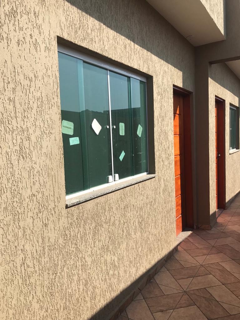 Aconchegante Residência com 2 Dormitórios, Sala e Cozinha
