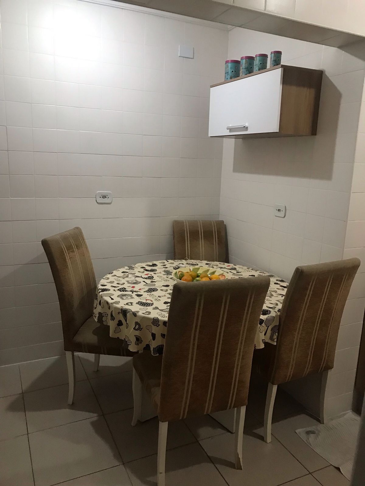 Belíssimo apartamento de alto padrão - 3 dorms sendo 2 suites - 3 banheiros - sala com 3 ambientes - ótima localização a uma quadra da Av Paulista.