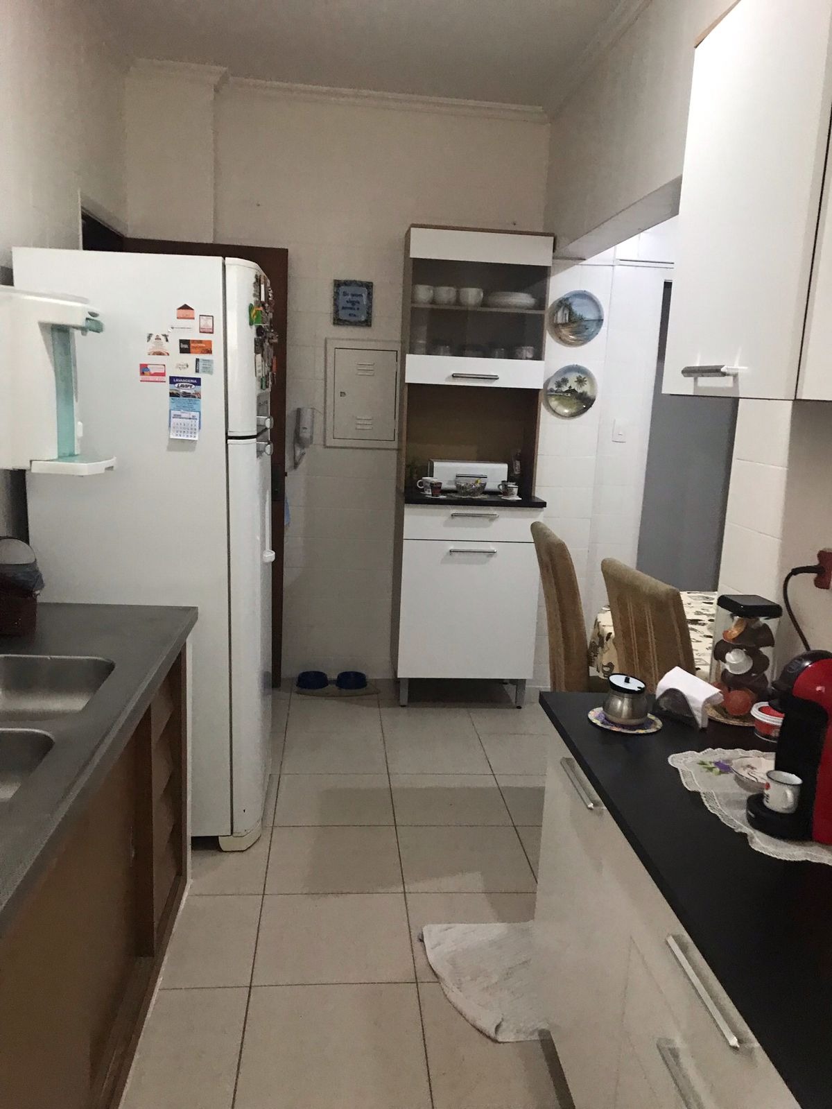 Belíssimo apartamento de alto padrão - 3 dorms sendo 2 suites - 3 banheiros - sala com 3 ambientes - ótima localização a uma quadra da Av Paulista.