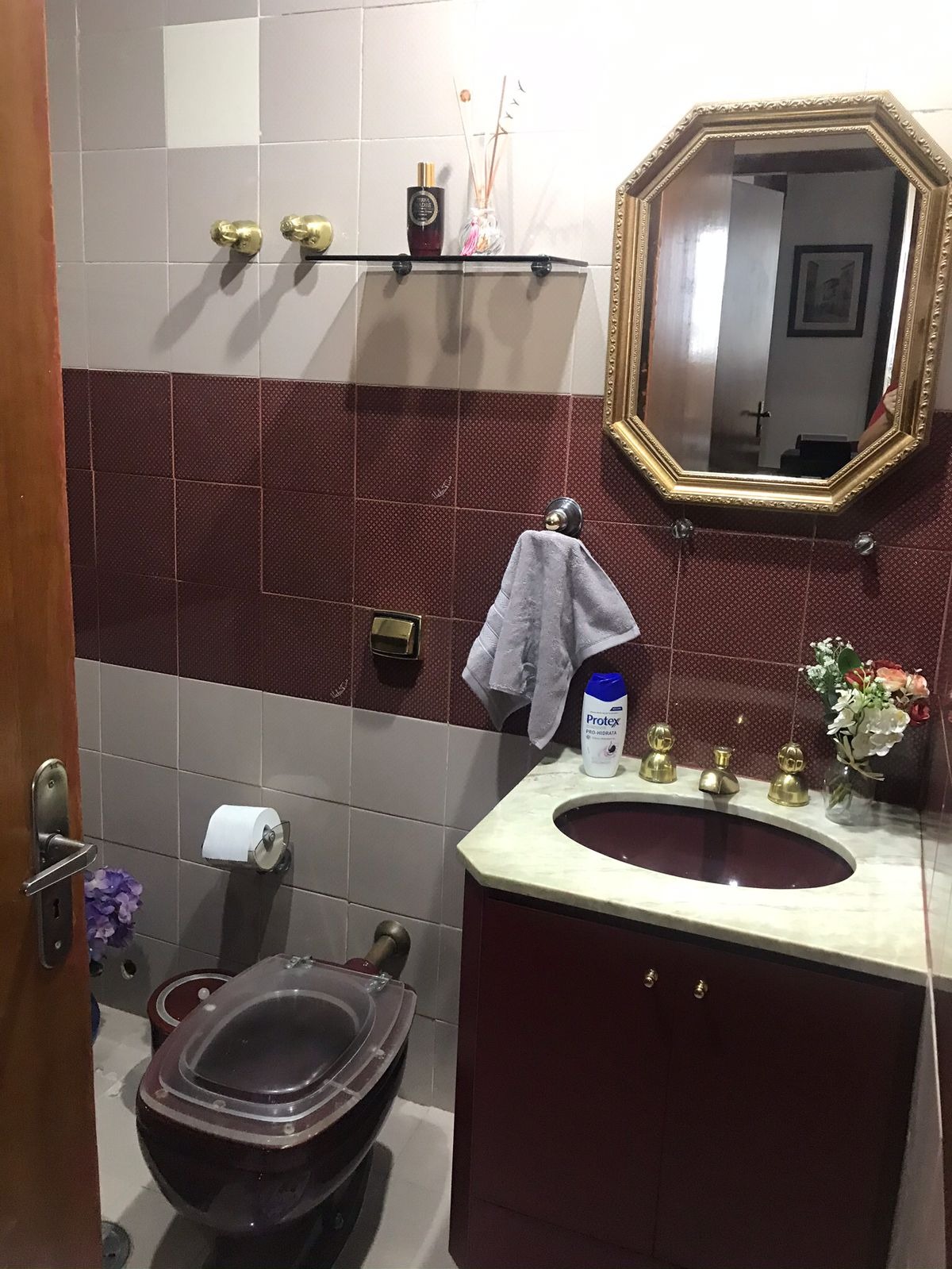 Belíssimo apartamento de alto padrão - 3 dorms sendo 2 suites - 3 banheiros - sala com 3 ambientes - ótima localização a uma quadra da Av Paulista.