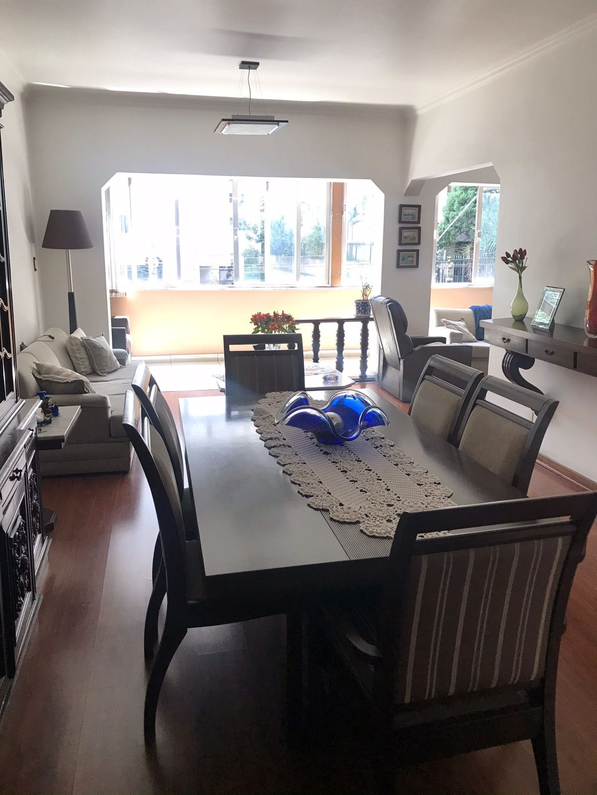 Belíssimo apartamento de alto padrão - 3 dorms sendo 2 suites - 3 banheiros - sala com 3 ambientes - ótima localização a uma quadra da Av Paulista.