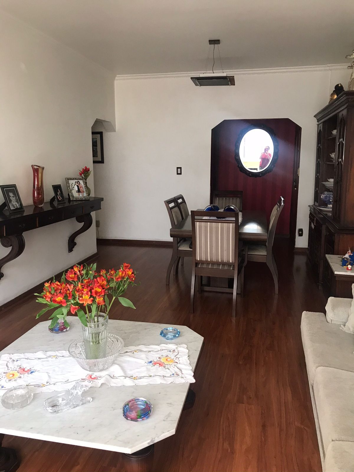 Belíssimo apartamento de alto padrão - 3 dorms sendo 2 suites - 3 banheiros - sala com 3 ambientes - ótima localização a uma quadra da Av Paulista.
