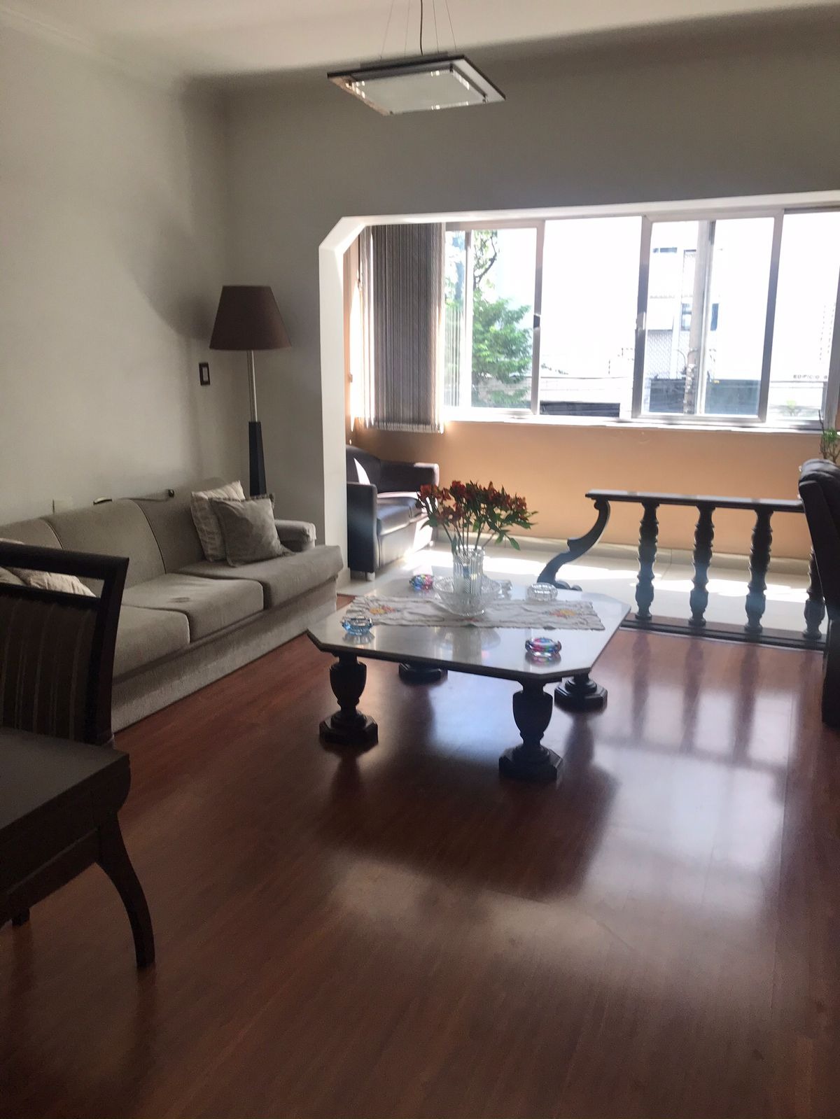 Belíssimo apartamento de alto padrão - 3 dorms sendo 2 suites - 3 banheiros - sala com 3 ambientes - ótima localização a uma quadra da Av Paulista.