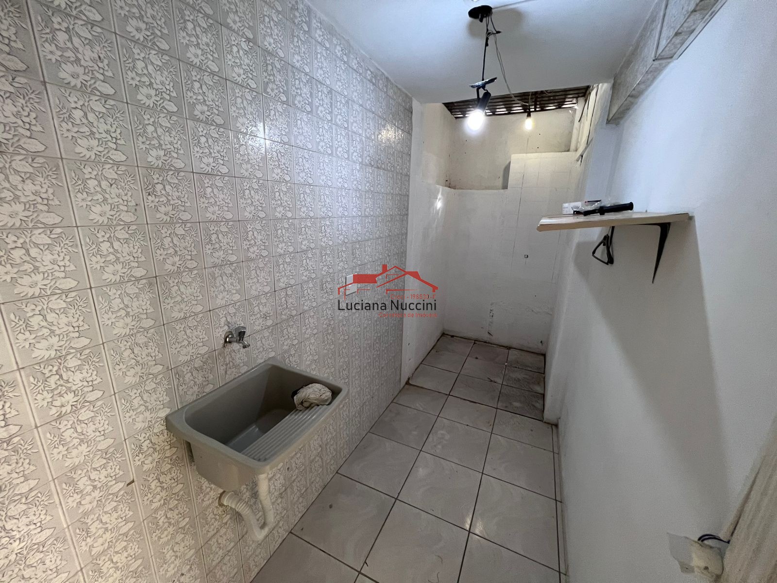 Sobrado com 3 dormitórios à venda, 311 m² por R$ 500.000 - v