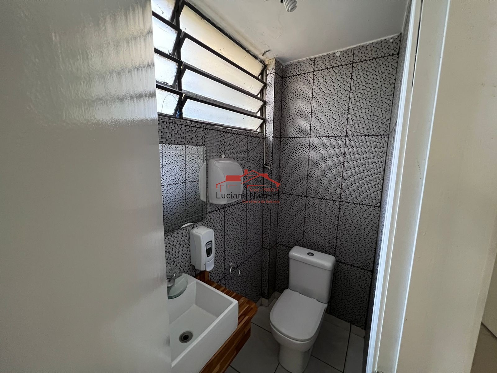 Sobrado com 3 dormitórios à venda, 311 m² por R$ 500.000 - v