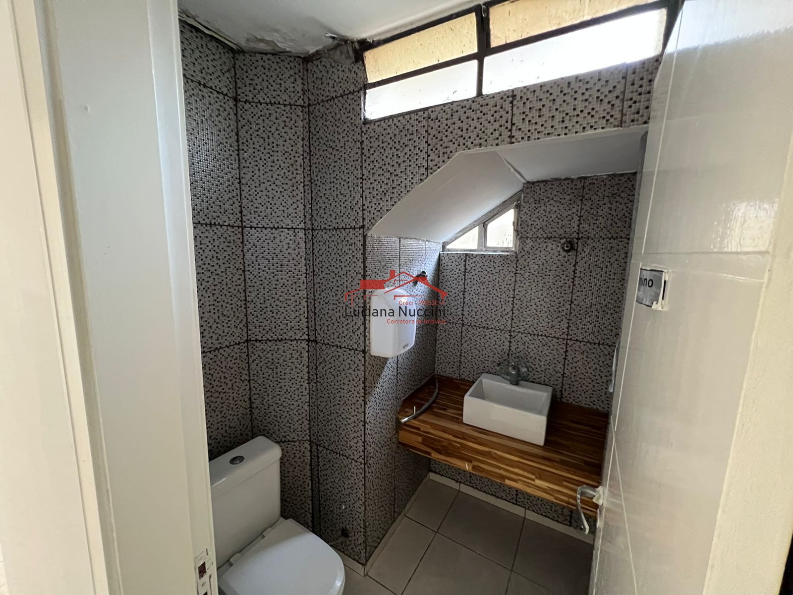 Sobrado com 3 dormitórios à venda, 311 m² por R$ 500.000 - v