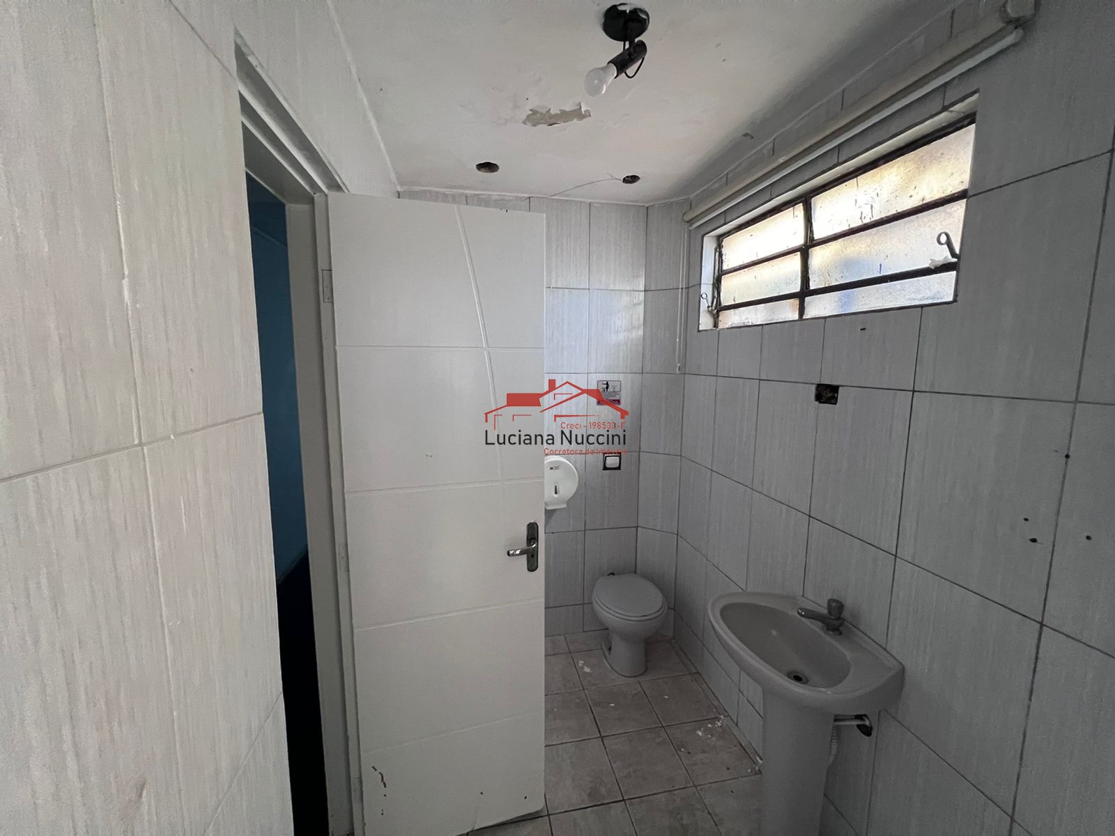 Sobrado com 3 dormitórios à venda, 311 m² por R$ 500.000 - v