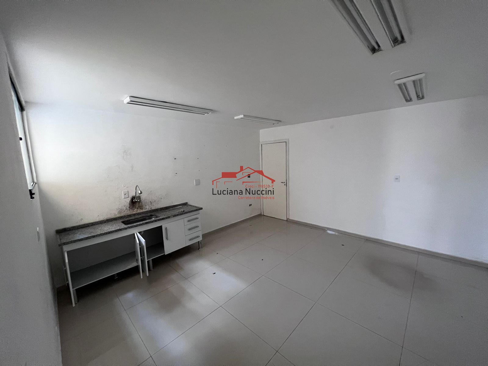 Sobrado com 3 dormitórios à venda, 311 m² por R$ 500.000 - v