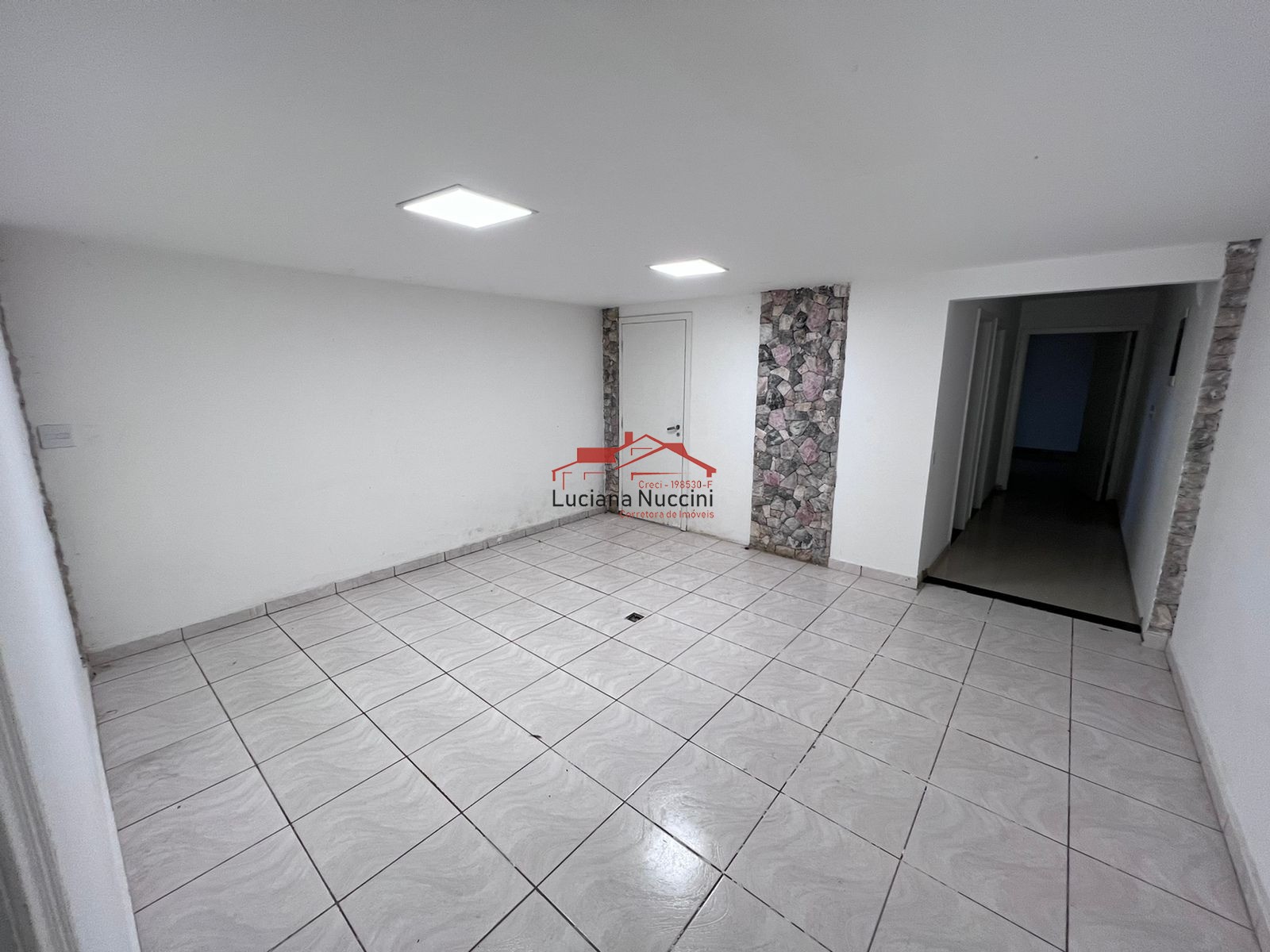 Sobrado com 3 dormitórios à venda, 311 m² por R$ 500.000 - v