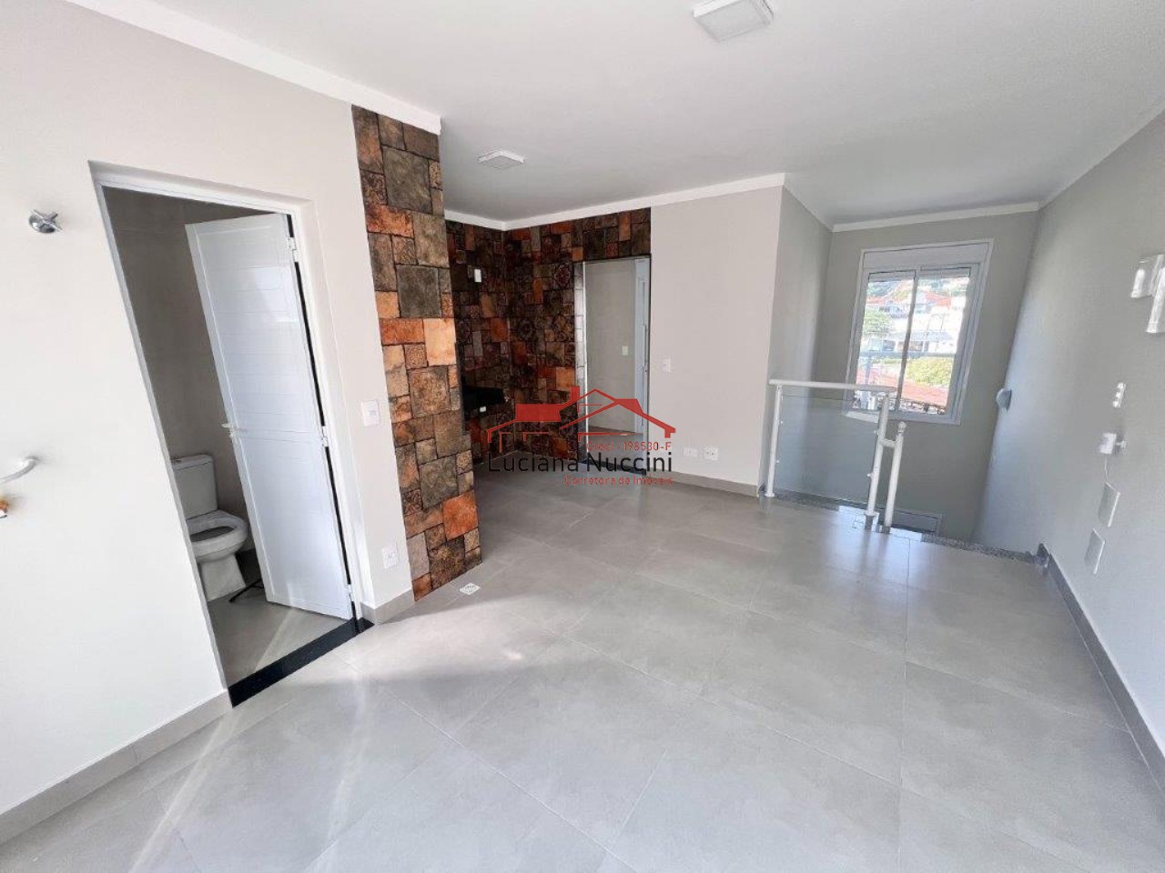 Sobrado com Sala Ampla, Espaço Gourmet e Hidromassagem - 3 Quartos e Garagem para 3 Carros