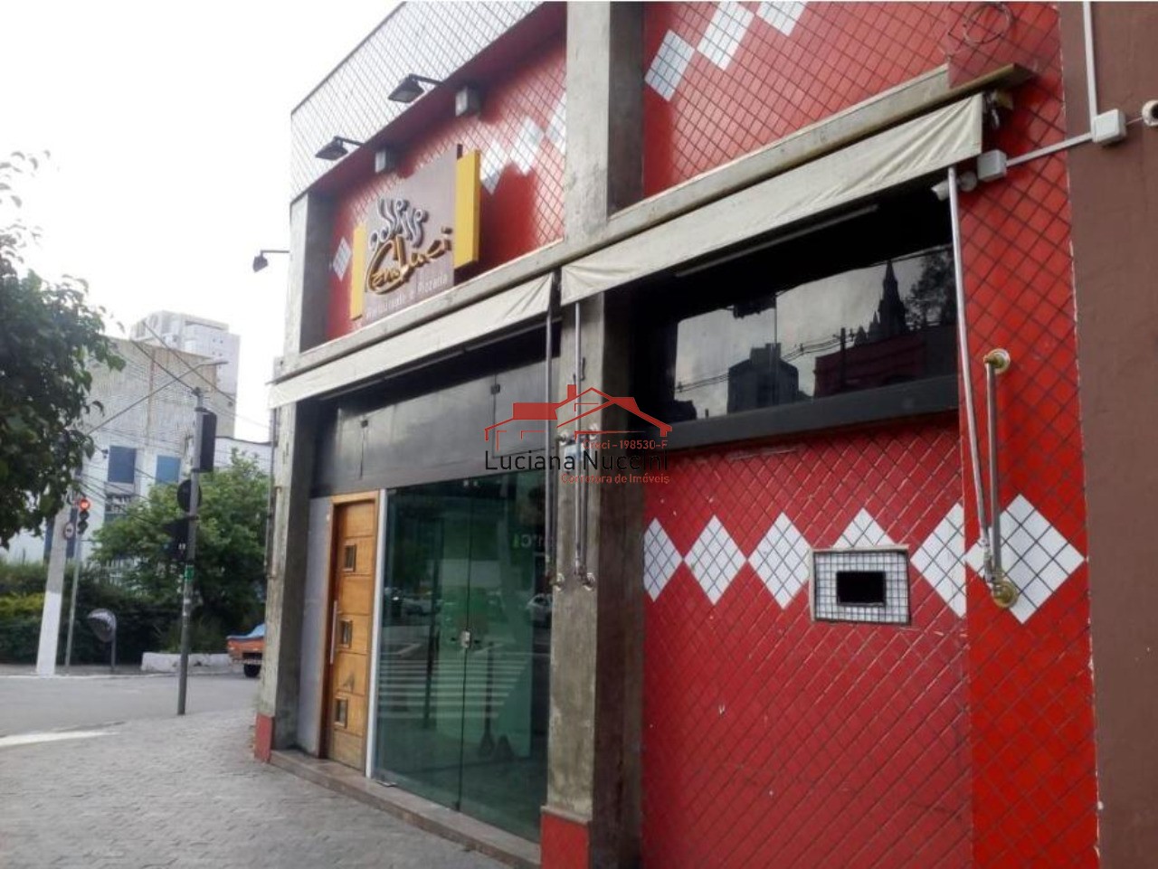 Galpão de 640m² com 3 banheiros: Espaço amplo e comodidades sanitárias