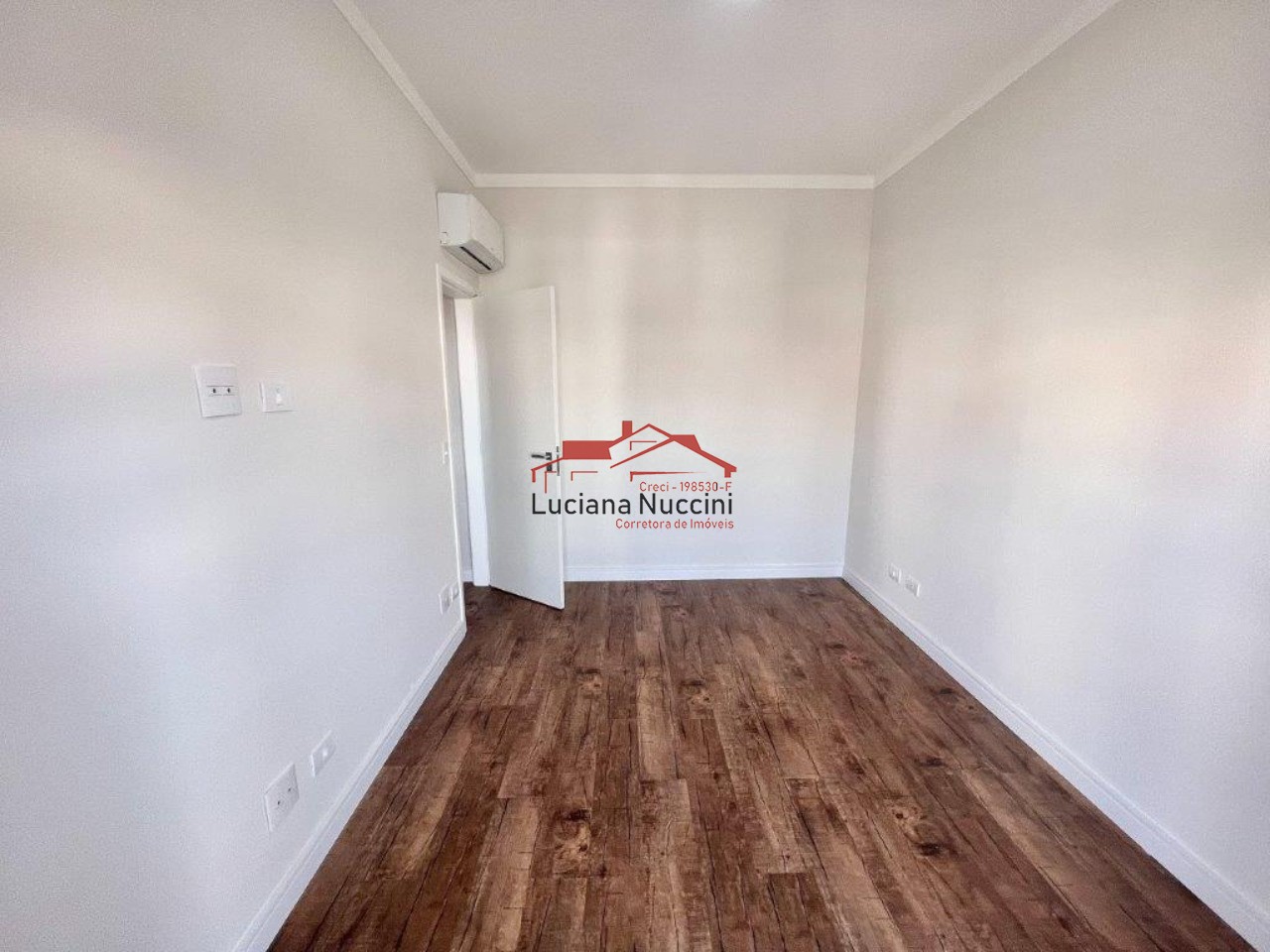 Sobrado com Sala Ampla, Espaço Gourmet e Hidromassagem - 3 Quartos e Garagem para 3 Carros