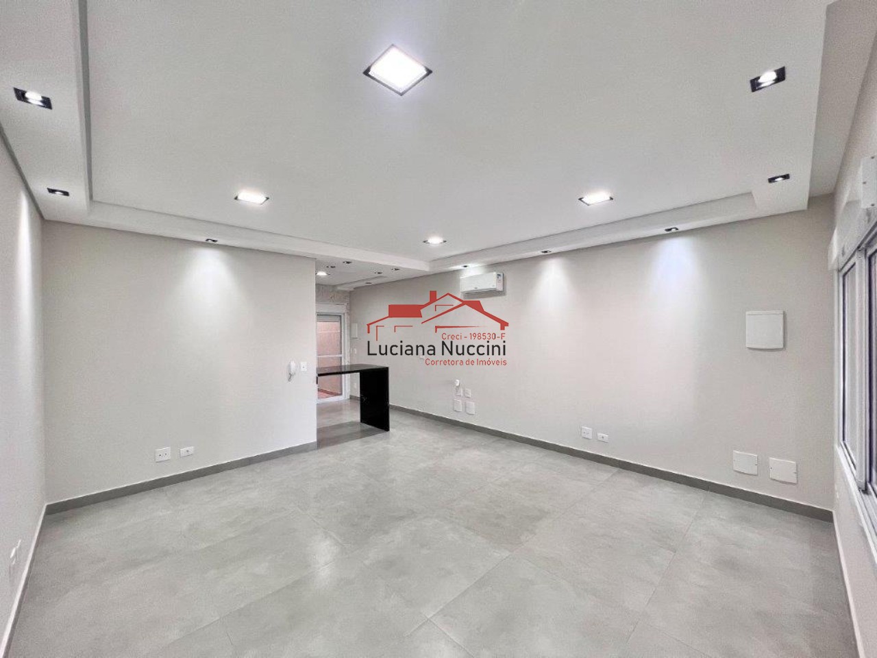 Sobrado com Sala Ampla, Espaço Gourmet e Hidromassagem - 3 Quartos e Garagem para 3 Carros