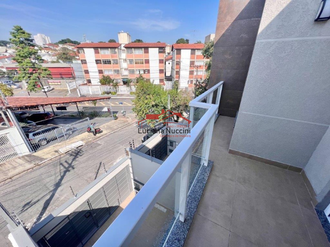 Sobrado com Sala Ampla, Espaço Gourmet e Hidromassagem - 3 Quartos e Garagem para 3 Carros
