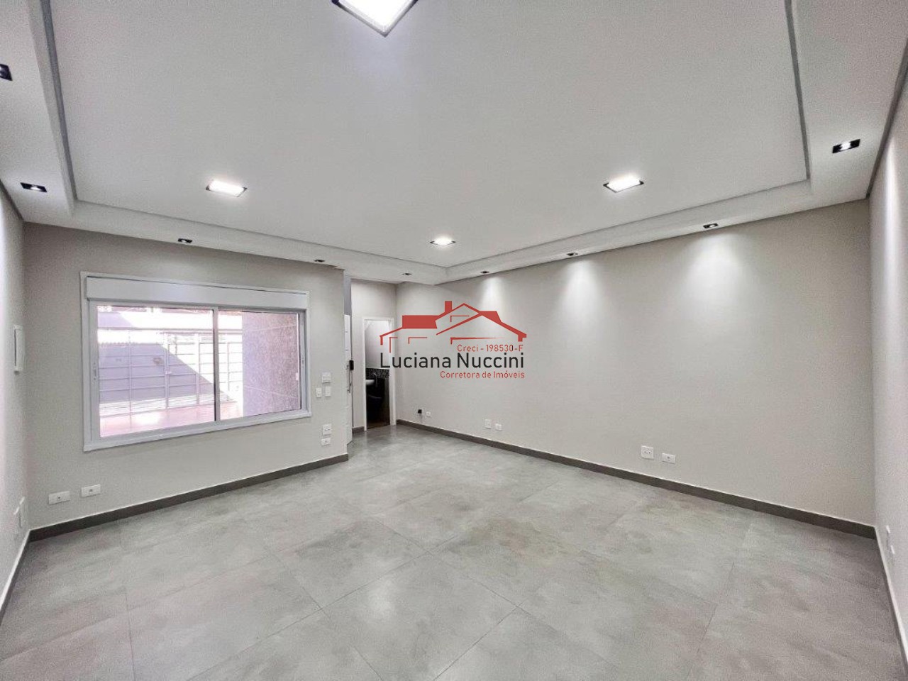 Sobrado com Sala Ampla, Espaço Gourmet e Hidromassagem - 3 Quartos e Garagem para 3 Carros