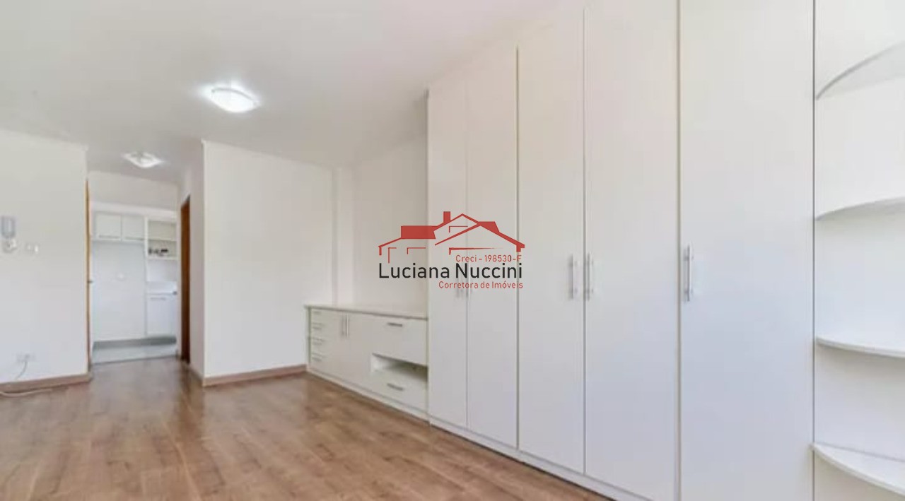 Kitnet próximo ao Metrô Santos-Imigrantes, com Piso Laminado, Cozinha Planejada e Box de Vidro