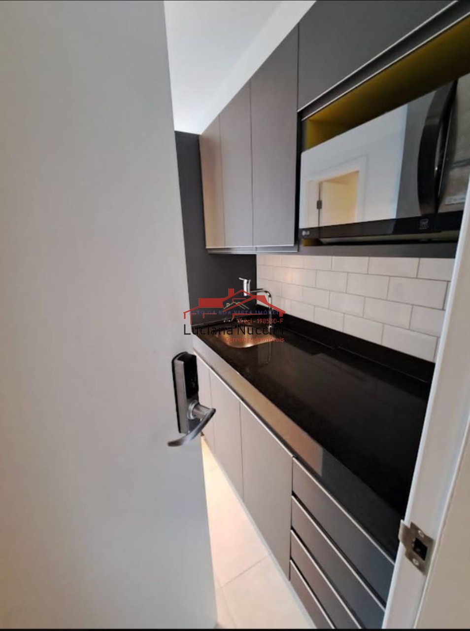 Studio de Luxo em Condomínio Seguro e Moderno - Piscinas, Academia, Loja de Conveniência e Mais!