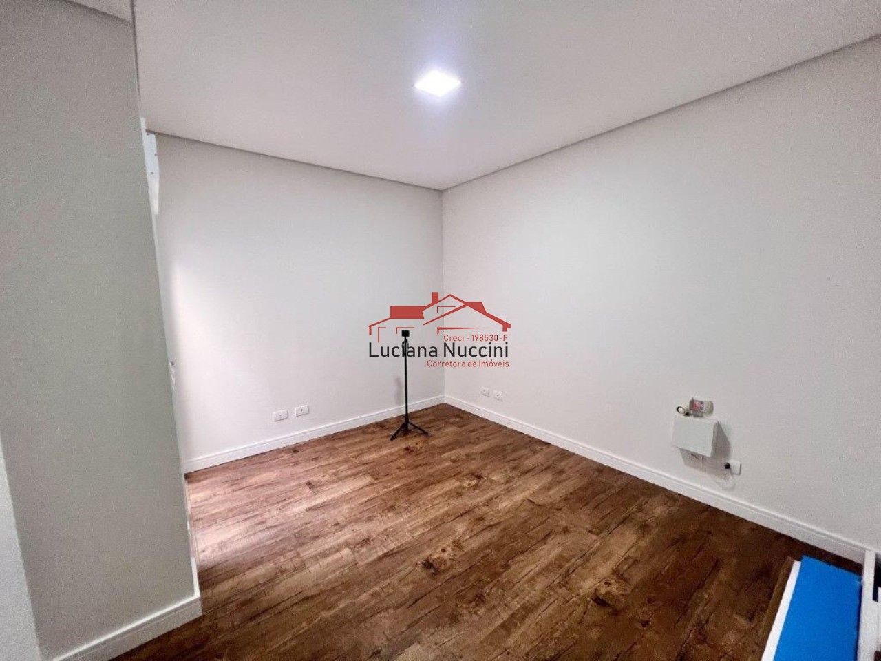 Sobrado com Sala Ampla, Espaço Gourmet e Hidromassagem - 3 Quartos e Garagem para 3 Carros